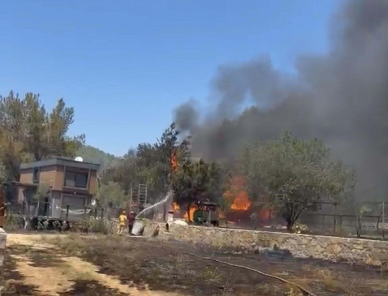  Havadan ve karadan müdahale ediliyor