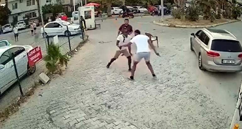 Muğla’da sokak ortasında bıçaklı kavga Birbirini yaralayan iki kişiden birinin durumu ağır