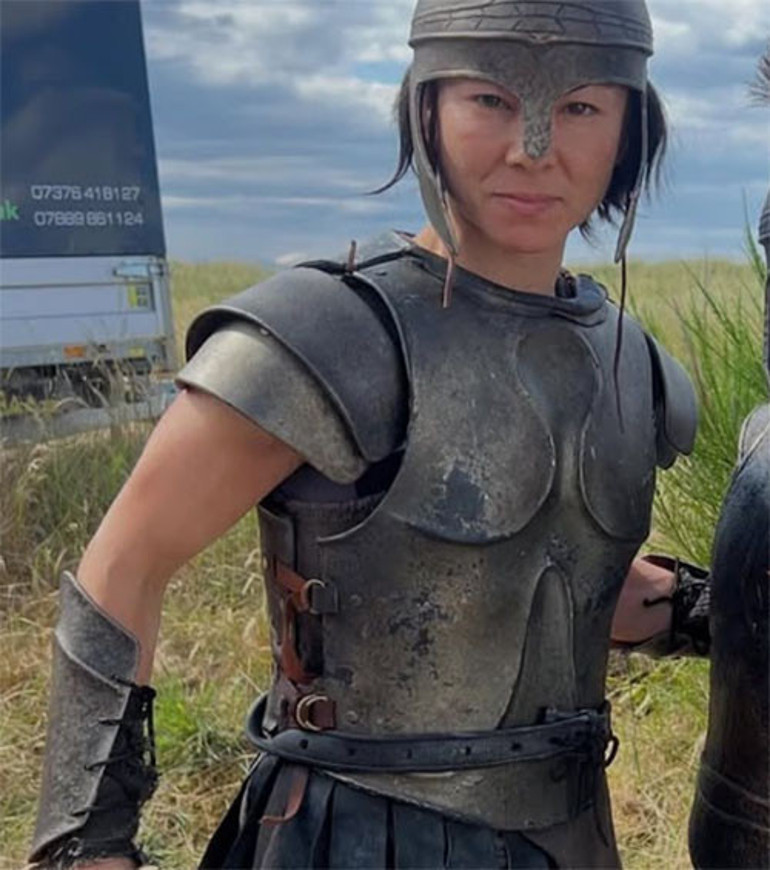  1. 78lik Matt Damonın The Odyssey filmindeki dublörü 1. 37 boyunda bir kadınmış