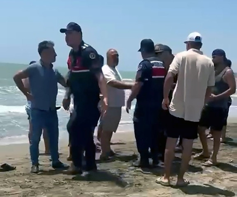  Dalgalara kapılan 2 genç kurtarılamadı