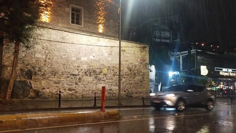 İstanbulda beklenen yağış başladı