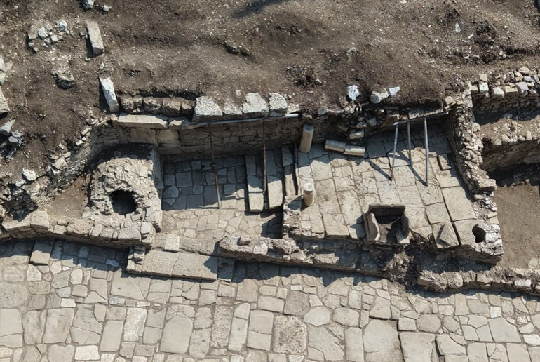  Aspendosun 2 bin yıllık tiyatro caddesini ortaya çıkardık