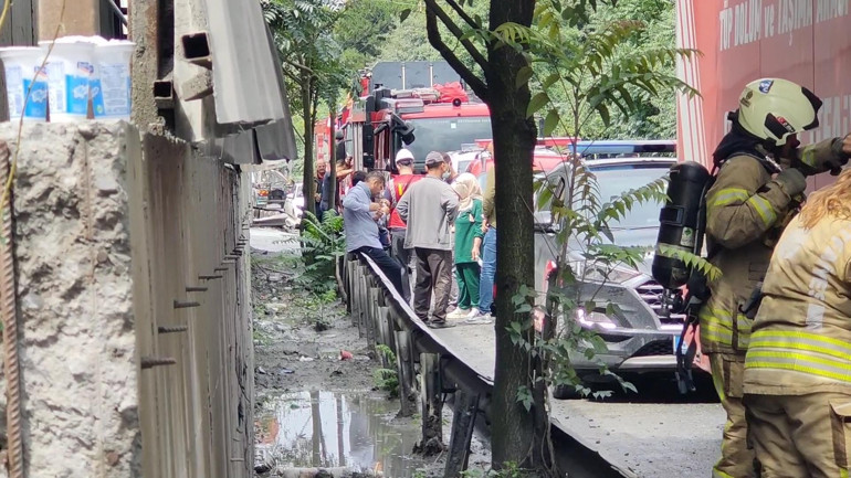 Kimyasal madde alarmı Eyüpsultanda fabrikadaki işçiler tahliye edildi