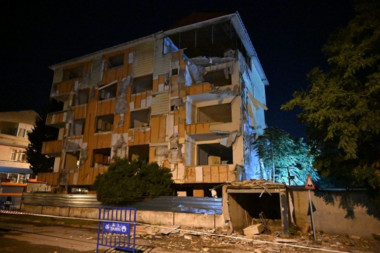 Komşuların aradığı müteahhit Beni niye aradınız dedi