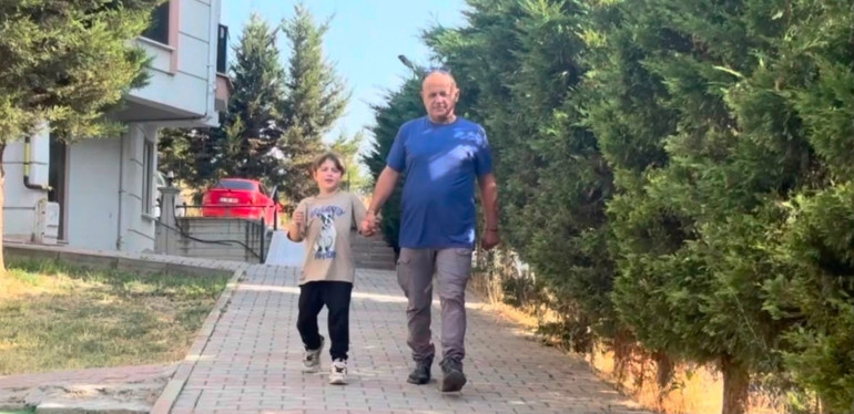 Çekçeklerine Yağız Efe Yaşasın yazdılar Sokaklardan DMD hastası çocuğa anlamlı destek