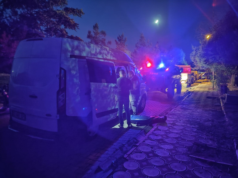 Batmanda mezarlıkta dehşet… Baba, oğlu ve yeğeni öldü