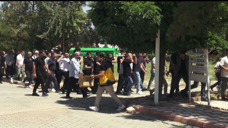 Batmanda mezarlıktaki saldırıda ölen 3 kişi, vuruldukları yerde toprağa verildi