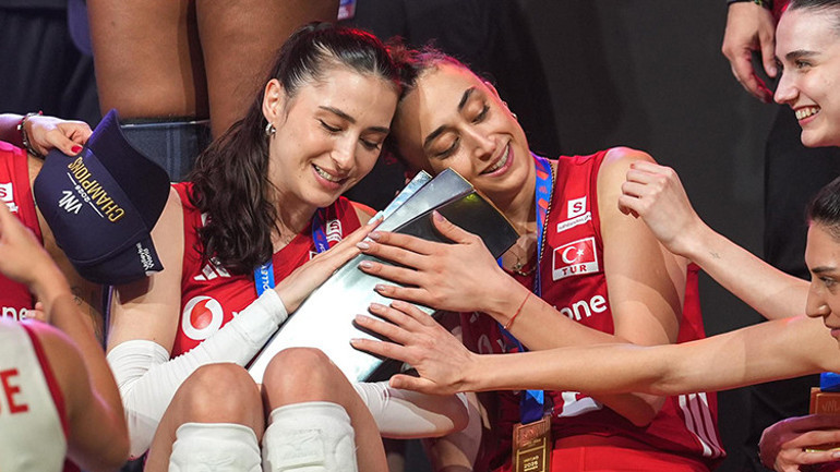  Filenin Sultanlarından 9 kupanın yanına 21 madalya