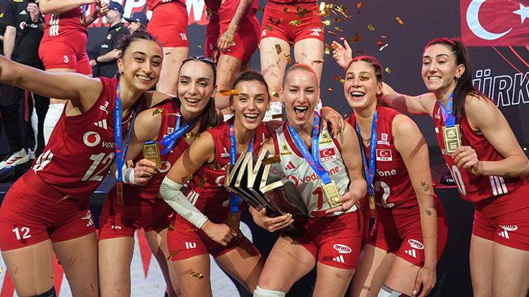  Filenin Sultanlarından 9 kupanın yanına 21 madalya