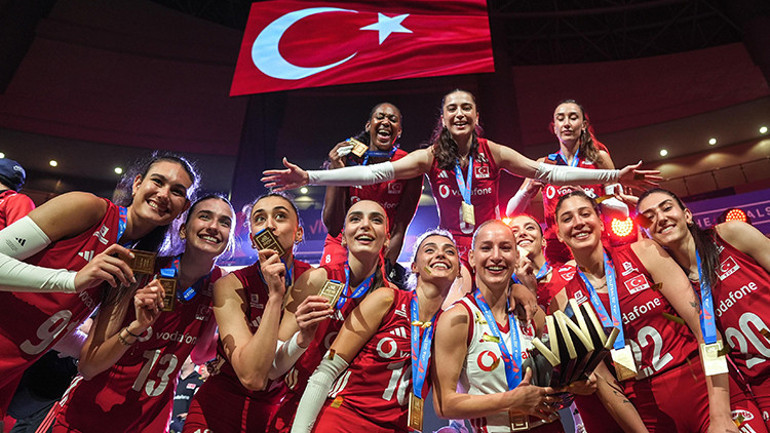  Filenin Sultanlarından 9 kupanın yanına 21 madalya