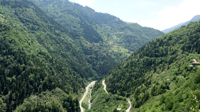 Yazın soğuk, kışın ılık akıyor