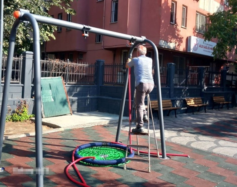 Avcılar’da çocuk parkına kurulan salıncakta 5 günde 4 kişi yaralandı
