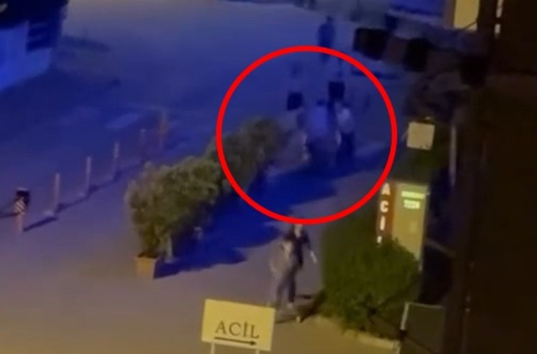 Bursa’da otomobilin çarptığı ağır yaralının duran kalbi sedye üzerinde çalıştırıldı