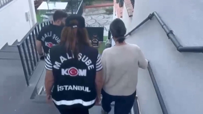 Üsküdar Belediye Başkanı Sinem Dedetaş'ın gözaltına alınması