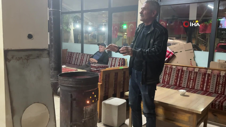Isınmak için soba yakıyorlar