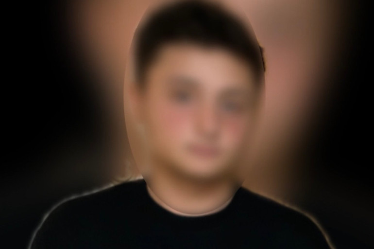 Babasını ve abisini bıçaklayan amcasını pompalı tüfekle vurdu