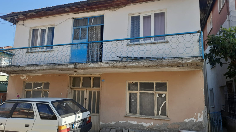 90 yaşındaki anne, oğlunun kendisini icrayla evden tahliye etmek istediğini iddia etti