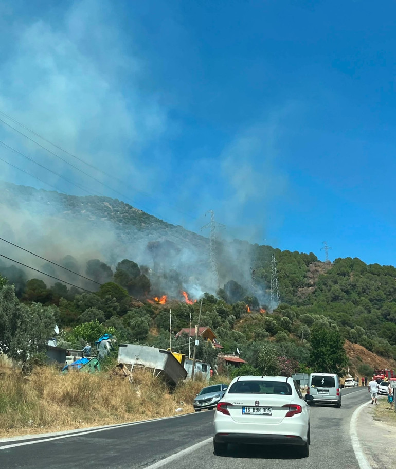 Muğla, Antalya, Balıkesir, Kütahya, Çanakkale ve Yalovada orman yangını Seydikemer, Kumluca ve Edremitte bazı evler tahliye edildi