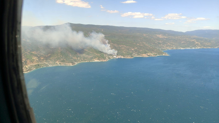 Muğla, Antalya, Balıkesir, Kütahya, Çanakkale ve Yalovada orman yangını Seydikemer, Kumluca ve Edremitte bazı evler tahliye edildi