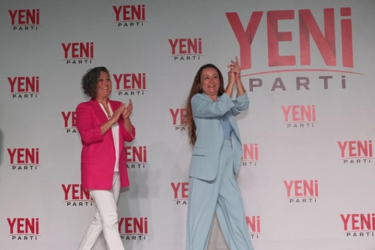 Manisa Büyükşehir Belediye Başkanı Besim Dutlulu ile 14 ilçe belediye başkanı Yeni Partiye katıldı