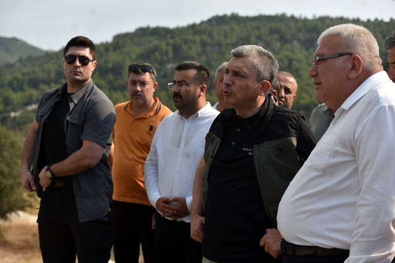 Muğla, Antalya, Balıkesir, Kütahya, Çanakkale ve Yalovada orman yangını Seydikemer, Kumluca ve Edremitte bazı evler tahliye edildi