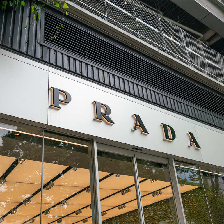 Lüks Devi Pradada Fırtınalı Dönem