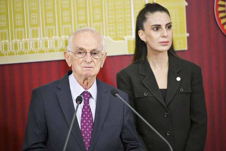 Abdest alan Özgür Özel için ne dediler