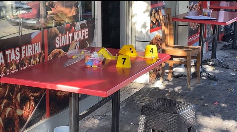  Ayırmaya çalışan esnaf vuruldu