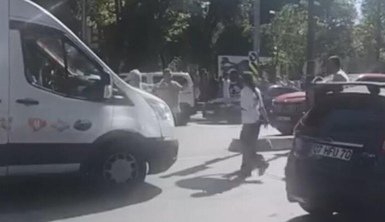  Ayırmaya çalışan esnaf vuruldu