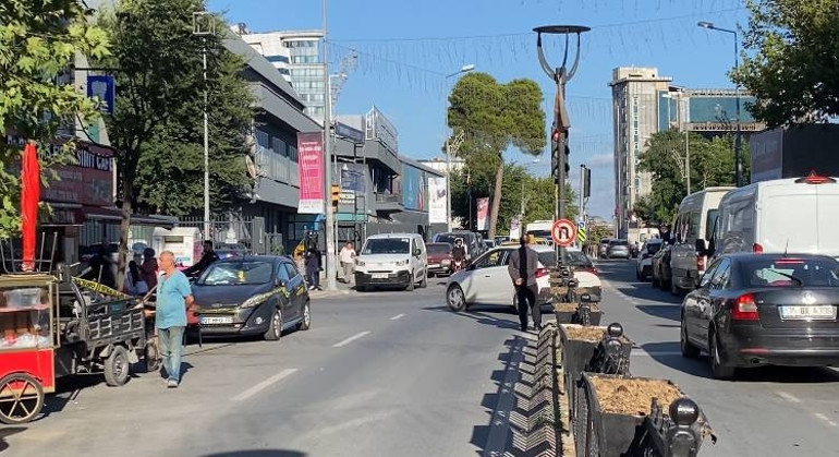  Ayırmaya çalışan esnaf vuruldu