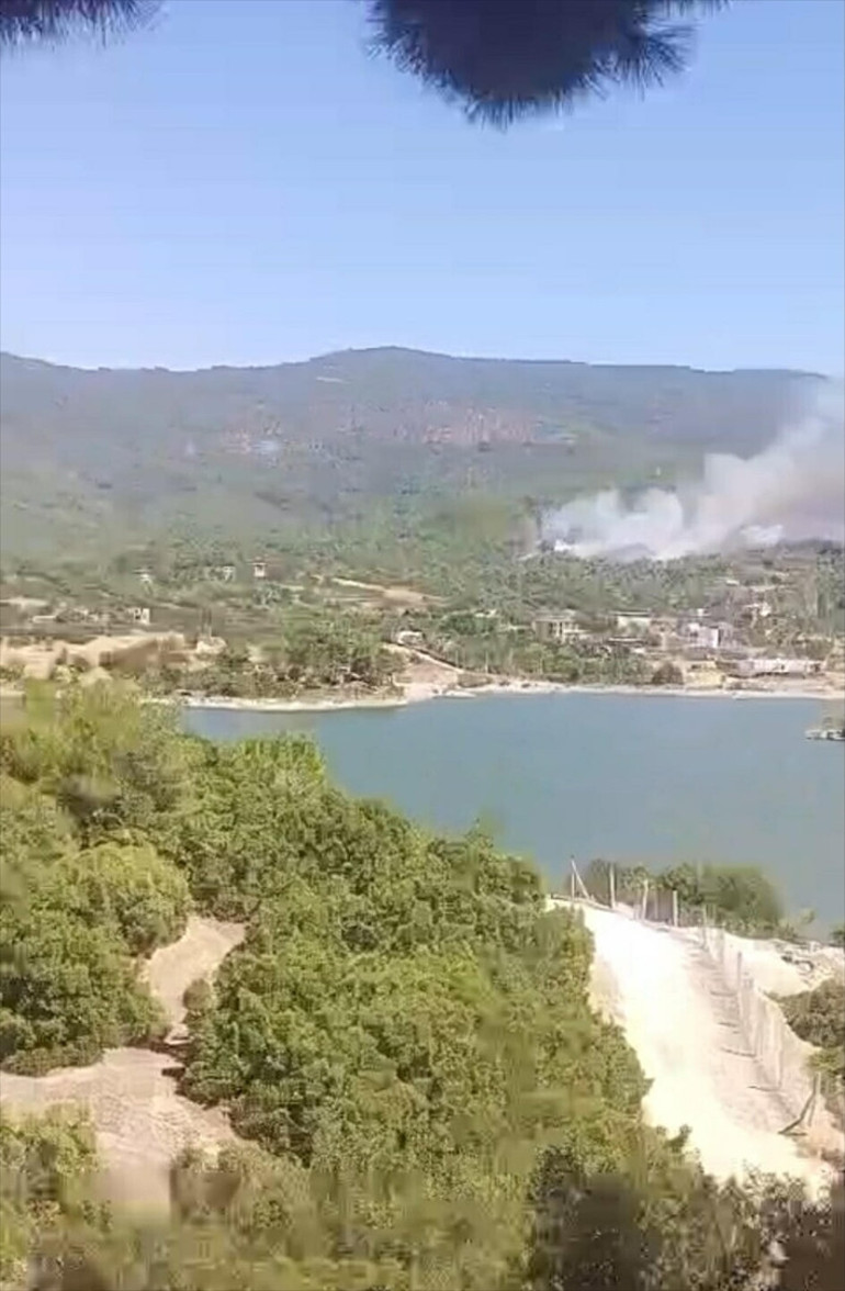 Alevlerle mücadele sürüyor Bakan Yumaklı orman yangınlarındaki son durumu açıkladı: 213 yangın kontrol altına alındı... 10 il için kritik uyarı