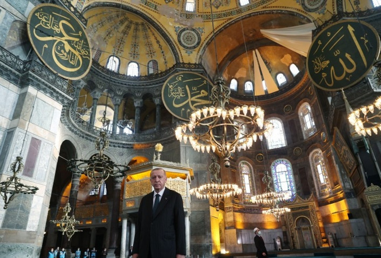 Ayasofyanın açılış yıl dönümünde yayınlanan Fethin Mührü eserine yoğun ilgi