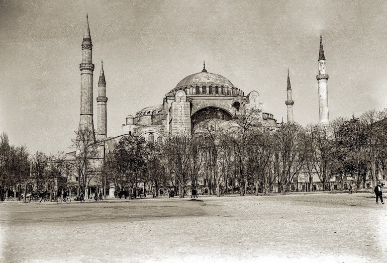 Ayasofyanın açılış yıl dönümünde yayınlanan Fethin Mührü eserine yoğun ilgi
