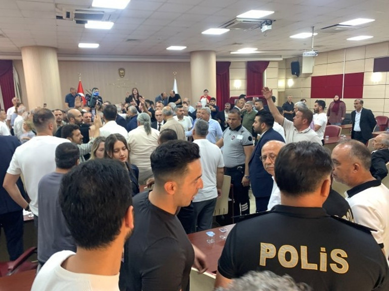 Yüreğirde yenilenen belediye başkan vekilliği seçimini yine Cafer Boyraz kazandı
