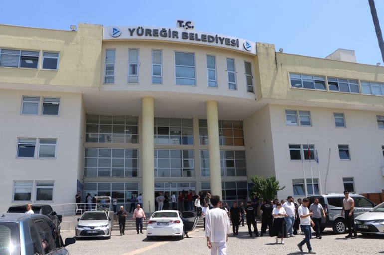Yüreğirde yenilenen belediye başkan vekilliği seçimini yine Cafer Boyraz kazandı
