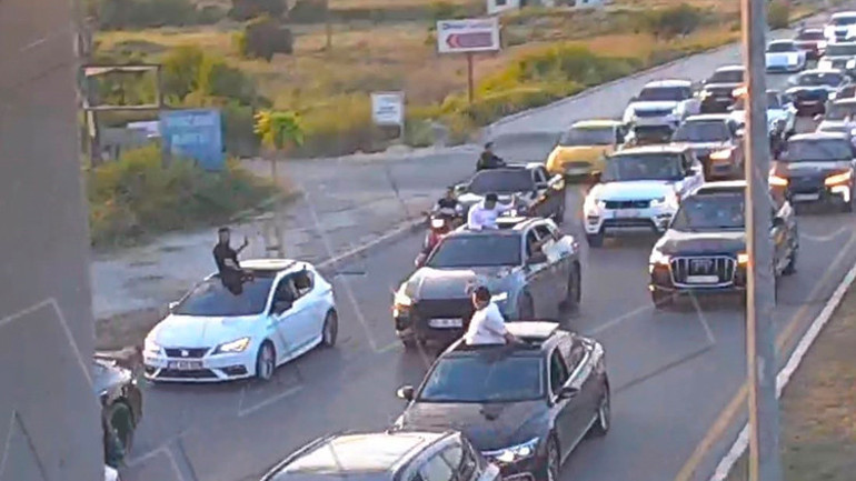 Mersinde düğün konvoyunda yol kapatan 7 sürücüye 695 bin TL ceza