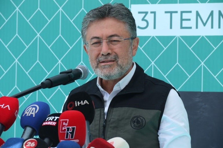 Alevlerle mücadele sürüyor Bakan Yumaklı orman yangınlarındaki son durumu açıkladı: 213 yangın kontrol altına alındı... 10 il için kritik uyarı