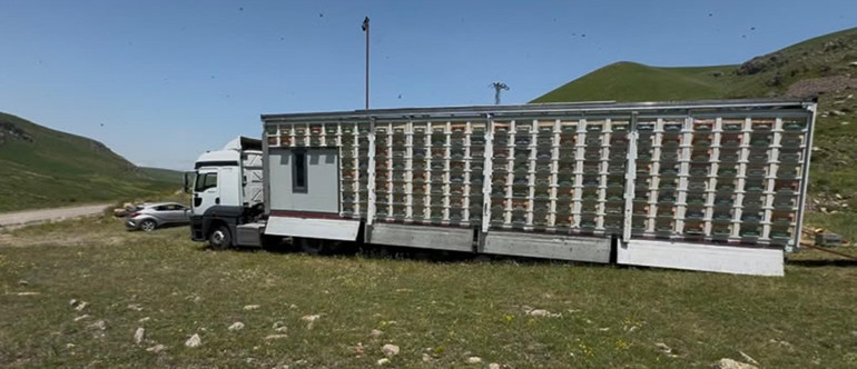 TIR dorsesini mobil bal üretim tesisine dönüştürdü