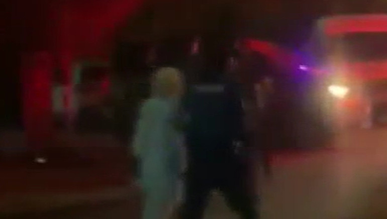 Bakırköyde parkta uygunsuz davranışlarda bulunan 2 kişi yakalandı