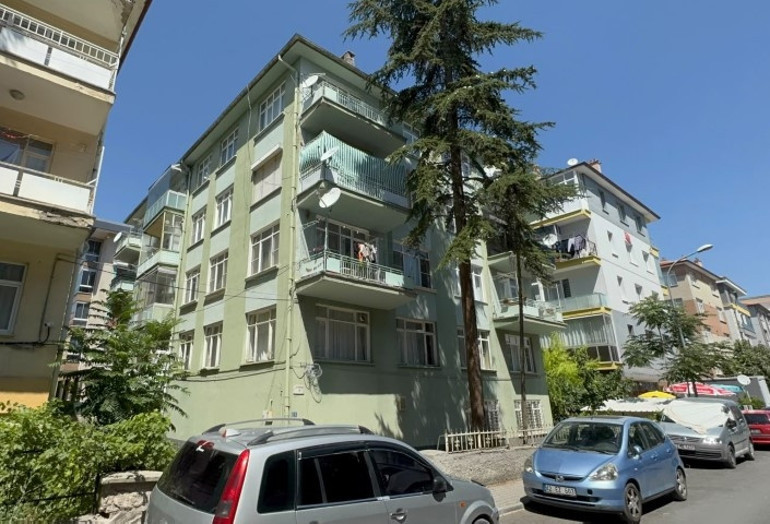  Kiracı, yöneticiyi bıçakladı