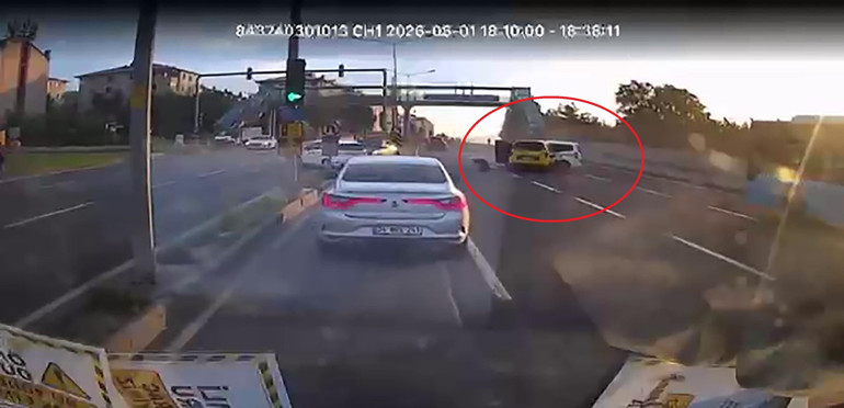 Tam bir trafik canavarı Zincirleme kazanın görüntüsü pes dedirtti