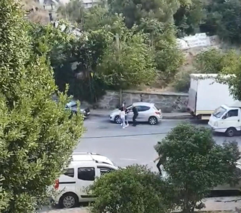 Soda şişesi ile ablasına kabusu yaşattı