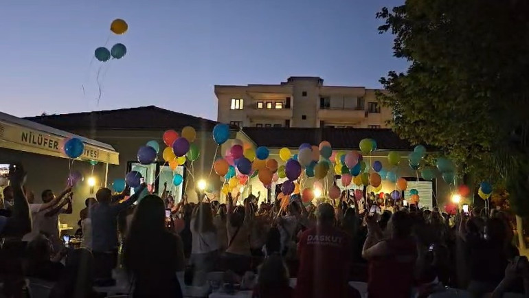  Balonlu kutlamayla yeni hayatına merhaba dedi