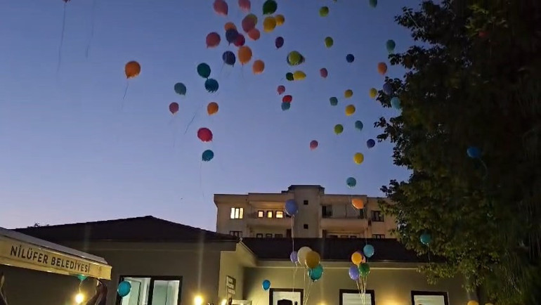 Balonlu kutlamayla yeni hayatına merhaba dedi