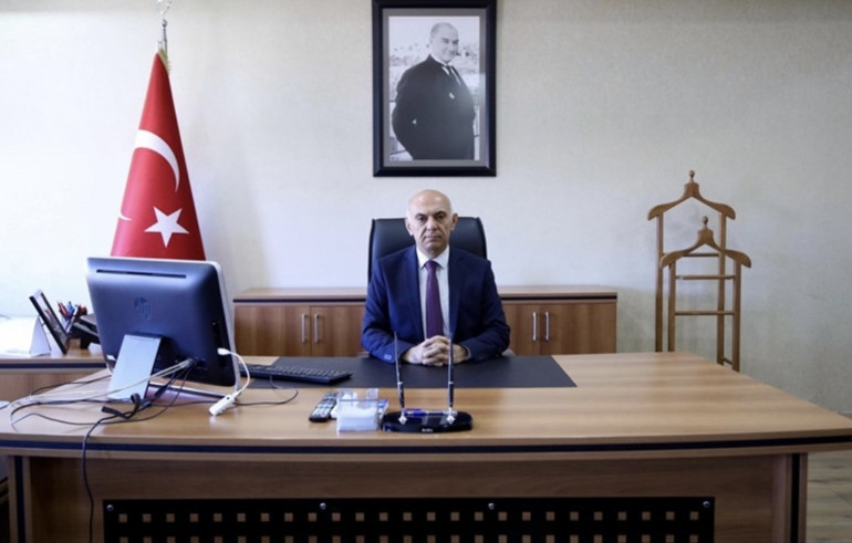 Polisten kaçarken vali yardımcısına çarptı