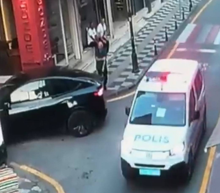 Polisten kaçarken vali yardımcısına çarptı