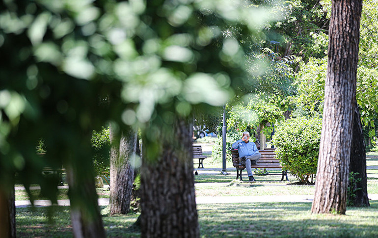  Birçok meydan, cadde ve park boş kaldı