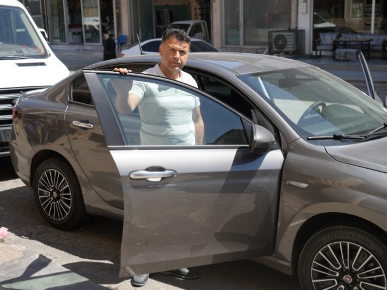 Hem boyalı hem de eski model çıktı Cuma gününe kadar çözülmezse kepçeyle ezeceğim