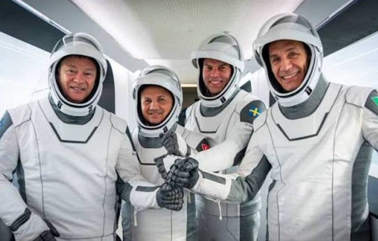  Türkiyenin ilk astronotunun rütbesi yükseltildi