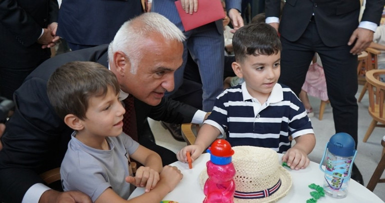 Bakan Ersoy: Kütüphaneleri üretim ve fırsat merkezlerine dönüştürüyoruz